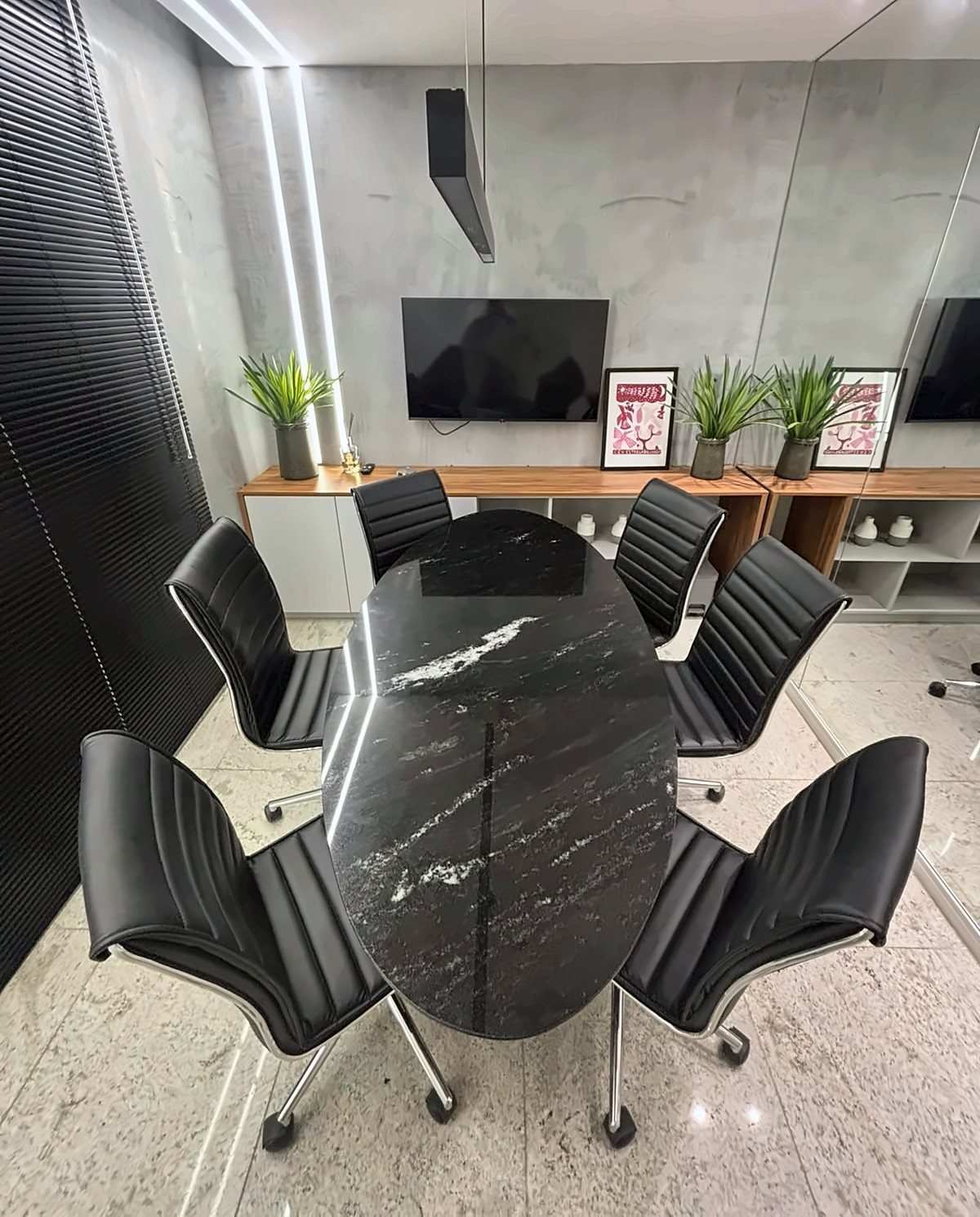 Sala de reuniões do escritório Macieira Cantinho